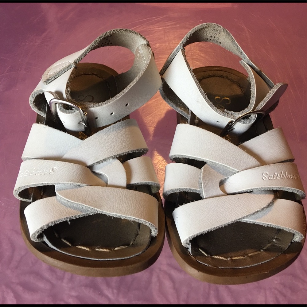 White Saltwater size 5 toddler